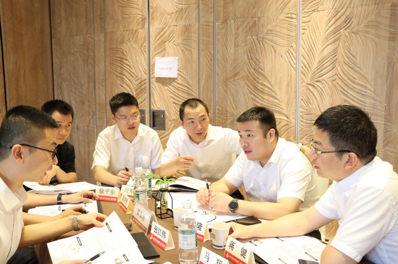 2021年6月25日-26日，3003新葡的京二建组织开展了2021年中高层主管执行力培训。本次培训特邀清华、北大、上海交大总裁班讲师，中国企业家协会特聘高级讲师许晋老师进行授课。