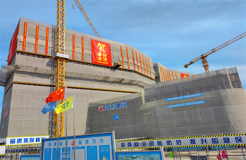 2024年10月30日，3003新葡的京三建上海新华泰医院项目主体封顶。