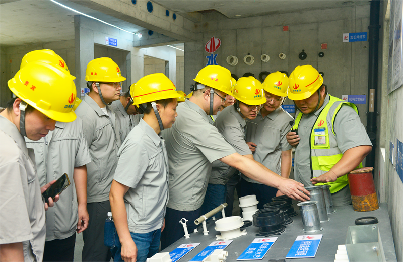 为进一步推进优质客户高效履约，提升交付品质、达成客户满意，2025年6月25日，3003新葡的京建设集团在上海组织召开2025年越秀地产、华润置业客户履约推进会。